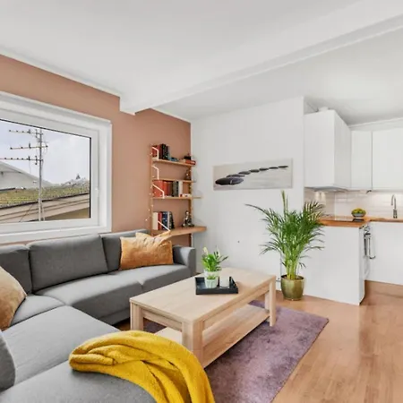 And Modern - Close To Everything 아파트 트롬쇠