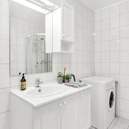 And Modern - Close To Everything Apartment