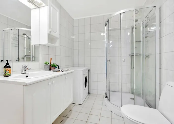 And Modern - Close To Everything *